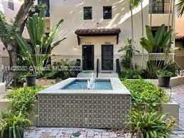 VILLAGGIO IN THE GROVE CO - Residential Lease