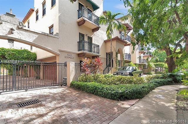 VILLAGGIO IN THE GROVE CO - Residential Lease