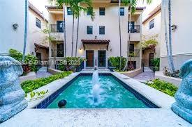 VILLAGGIO IN THE GROVE CO - Residential Lease