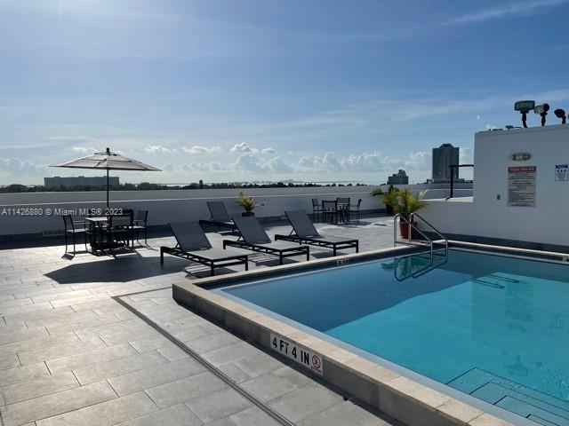 VILLAGGIO IN THE GROVE CO - Residential Lease