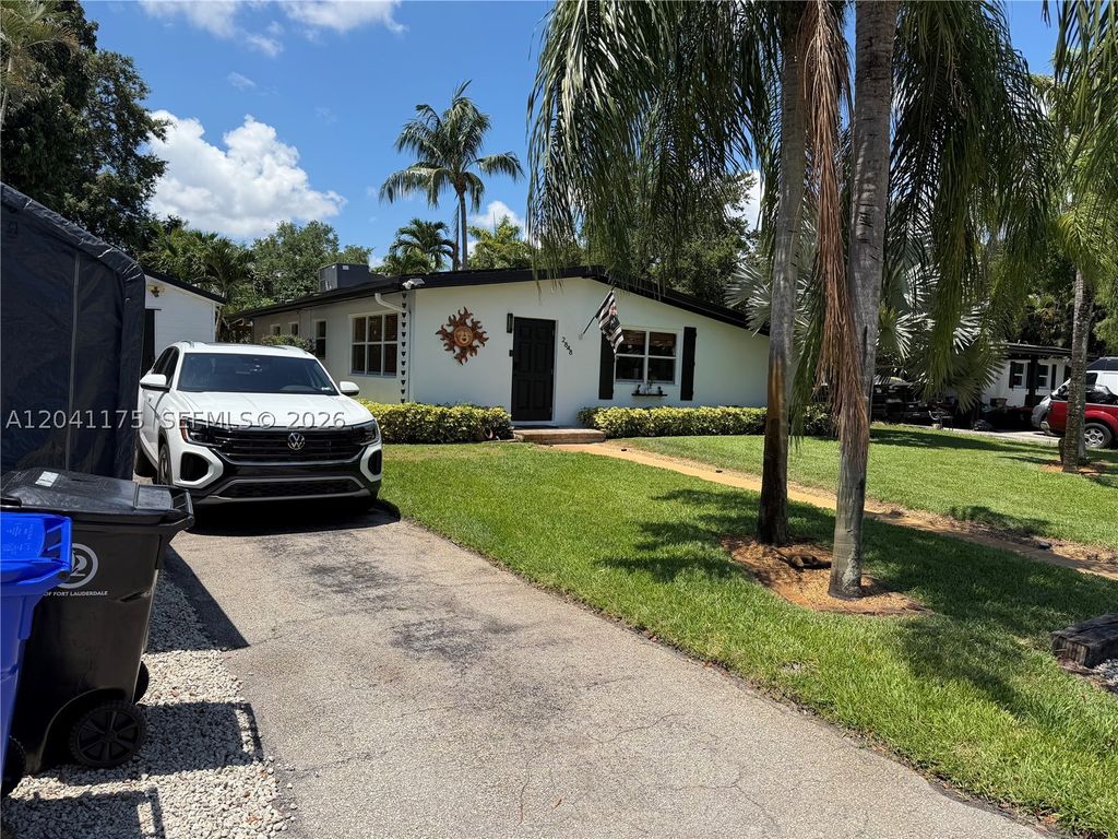 Photo of 2848 SW 13th Ct, Fort Lauderdale, FL 33312 (MLS # A12041175)