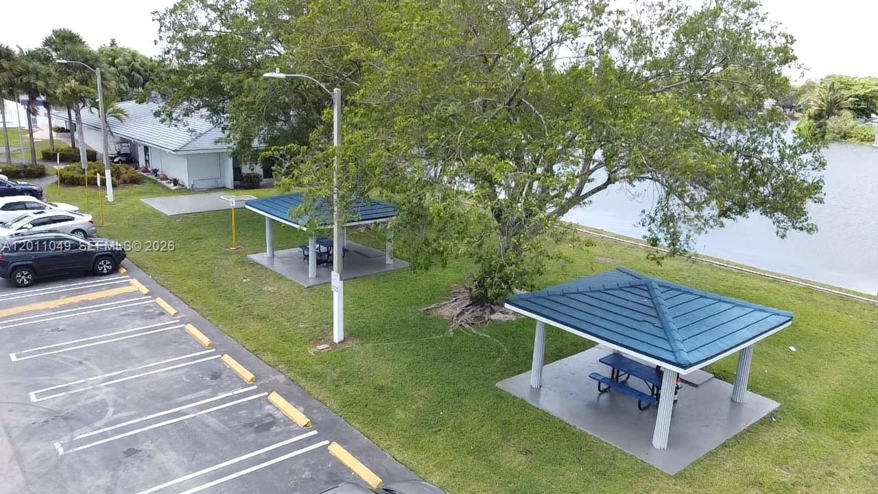 UNIVERSITY LAKES - Residential