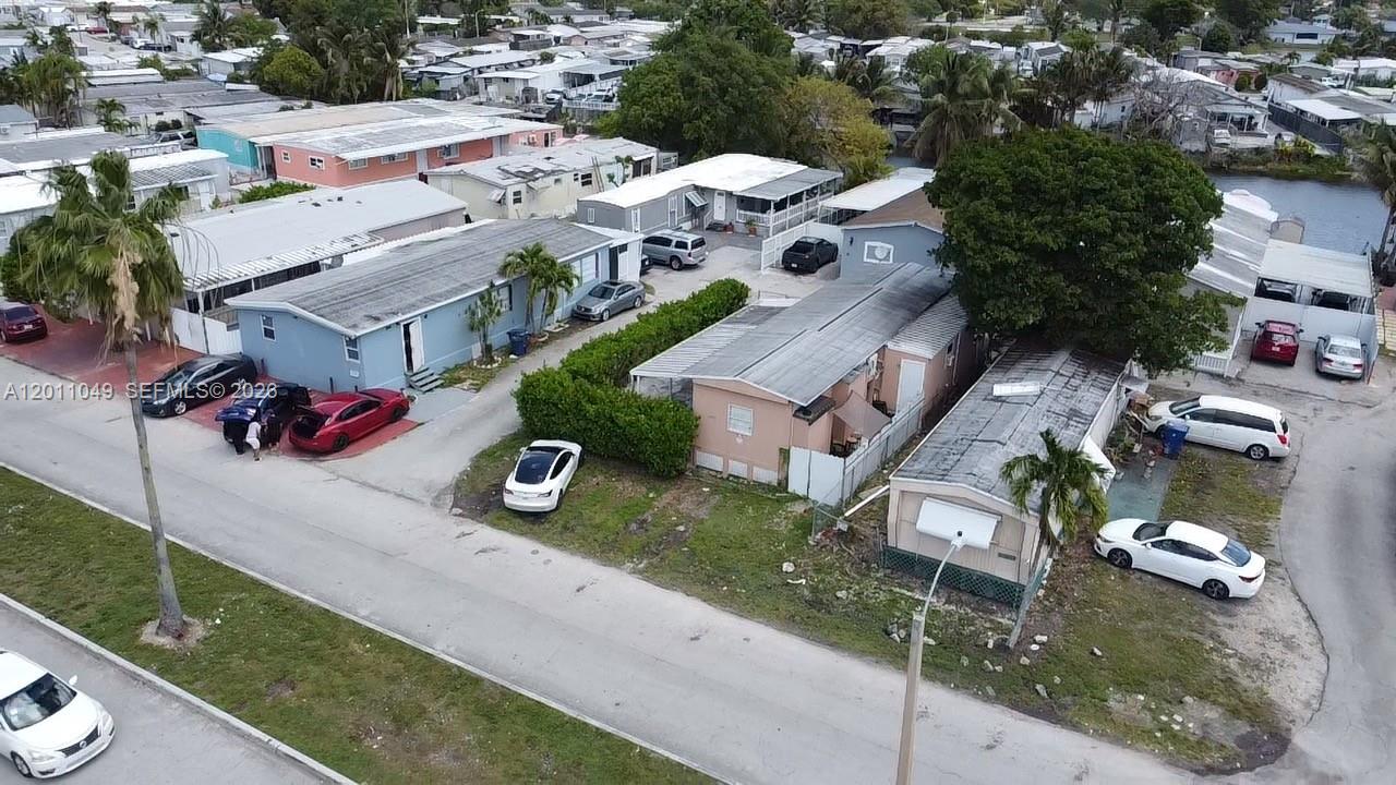 UNIVERSITY LAKES - Residential