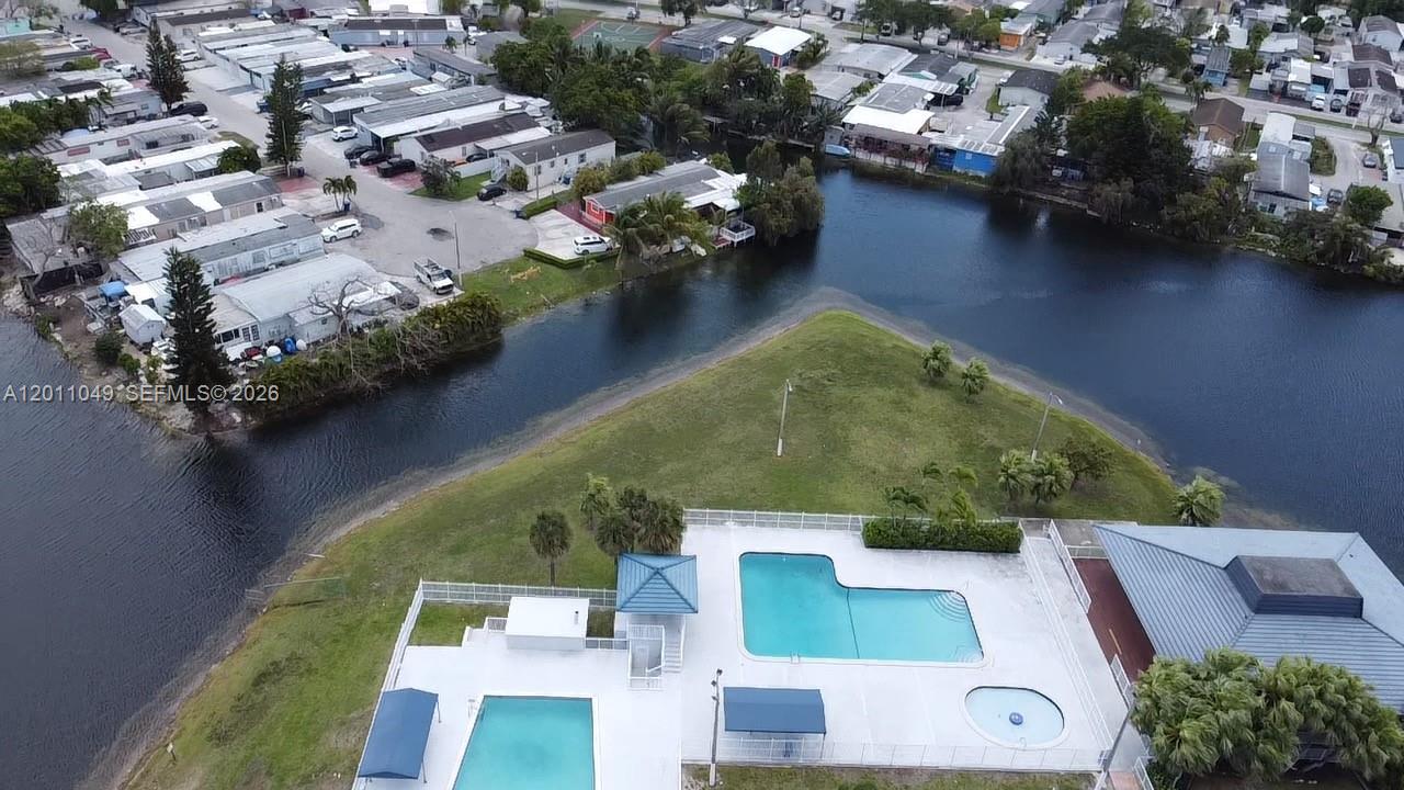 UNIVERSITY LAKES - Residential