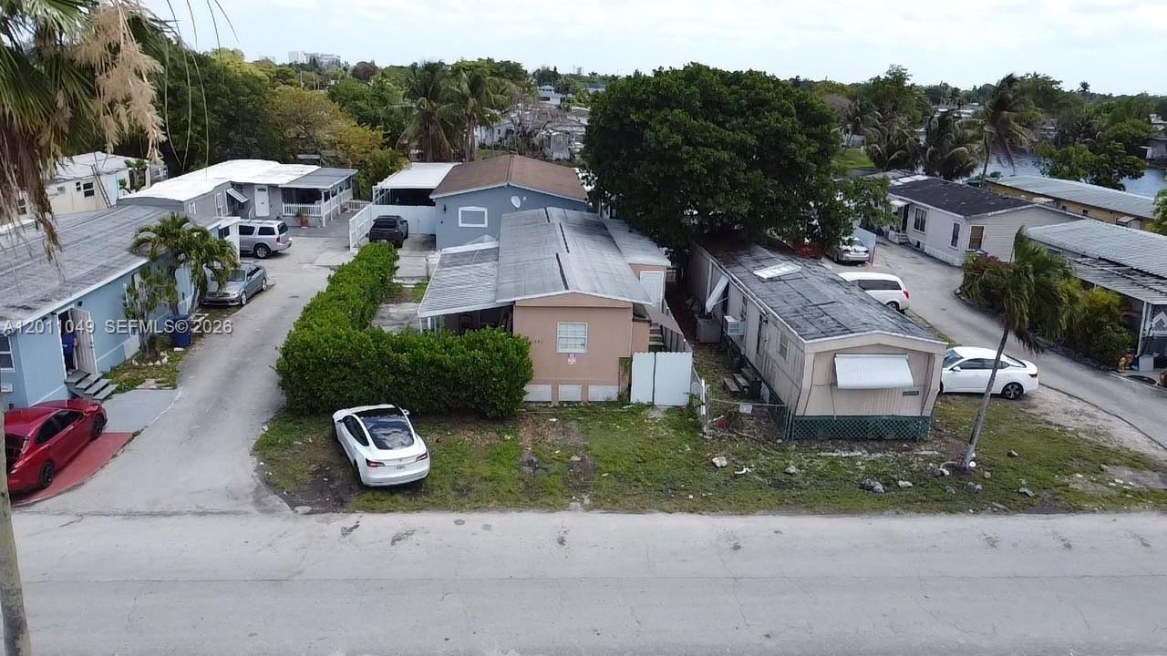 UNIVERSITY LAKES - Residential