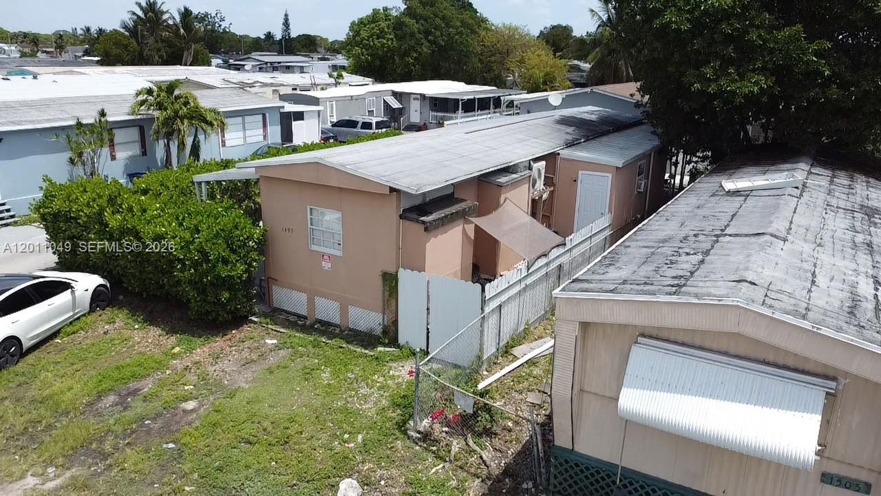 UNIVERSITY LAKES - Residential
