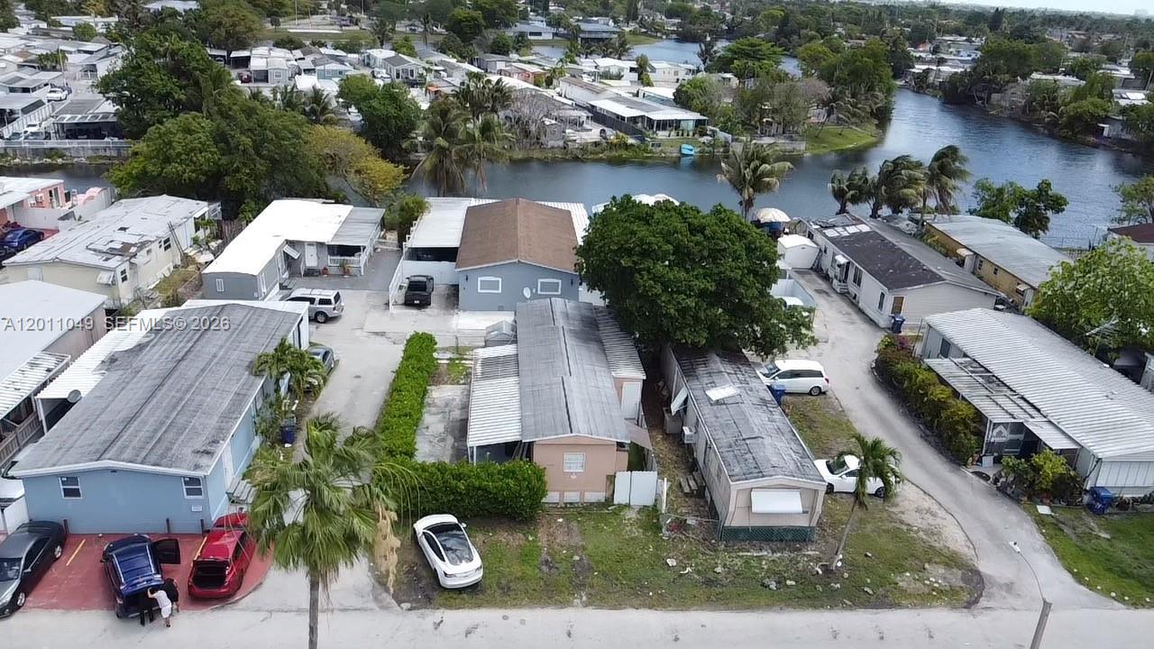 UNIVERSITY LAKES - Residential