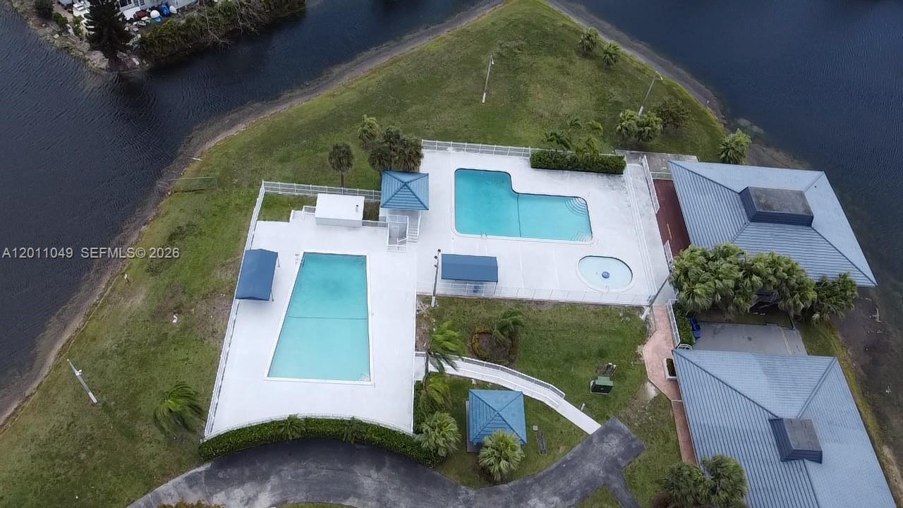 UNIVERSITY LAKES - Residential