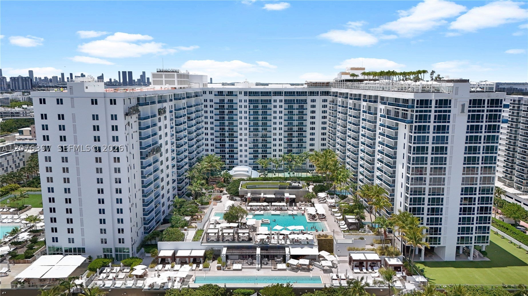 2301 Collins Ave 415