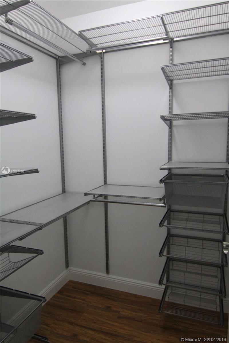 TOSCANO CONDO - Residential