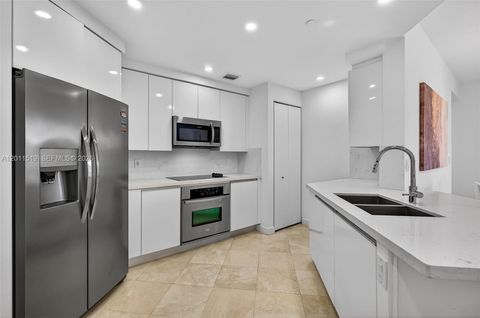 Tiny photo for 705 Crandon Blvd #506, Key Biscayne, FL 33149 (MLS # A12011519)