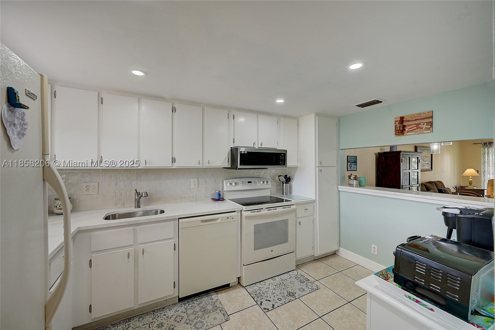 3186 Via Poinciana 203