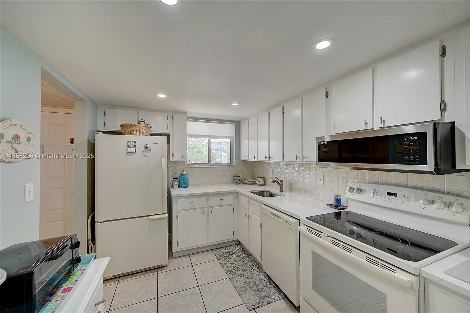 POINCIANA LAKES CONDO - Residential