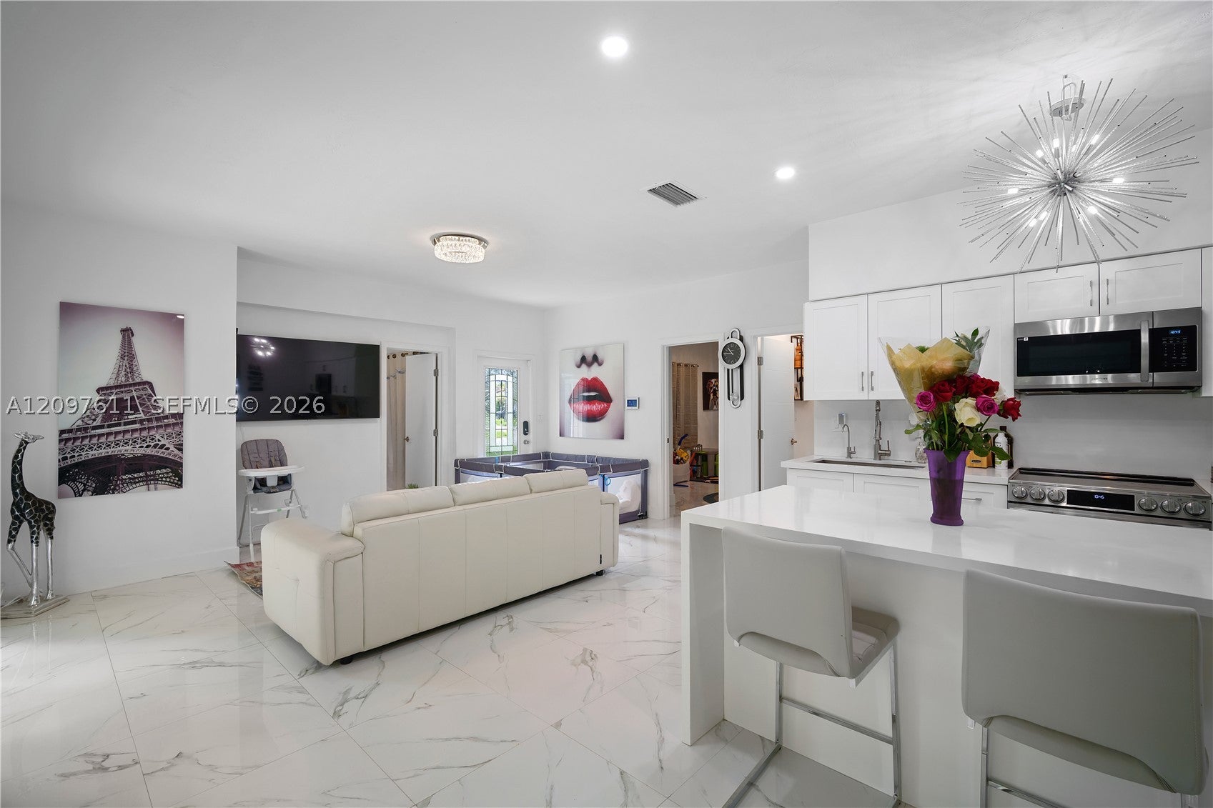 View photos, virtual tours, details... 925 NE 4th St
