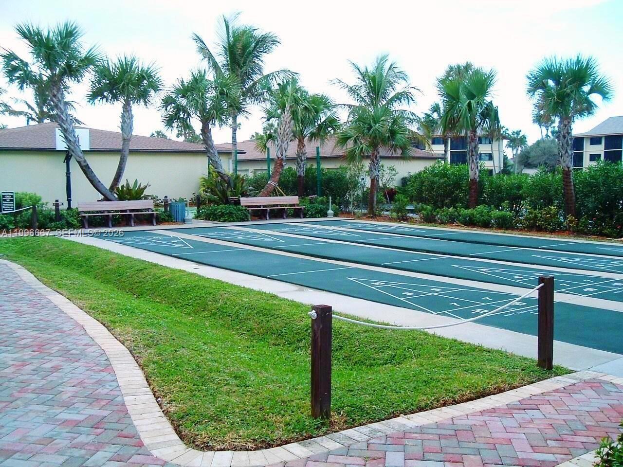 GOLF VILLAS - Residential