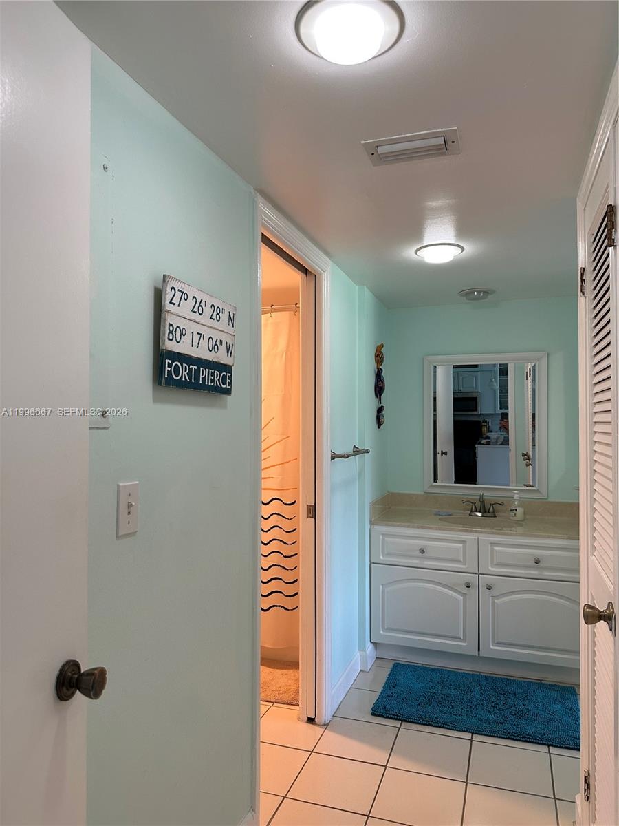 GOLF VILLAS - Residential