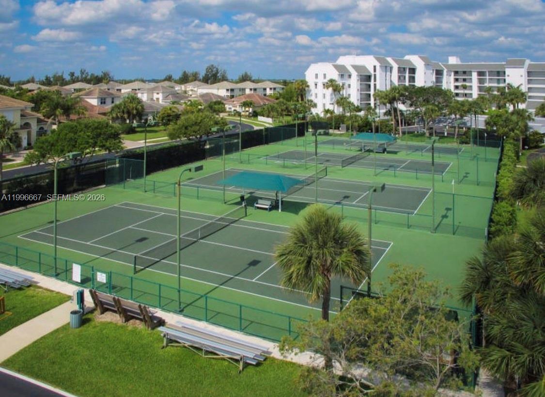 GOLF VILLAS - Residential