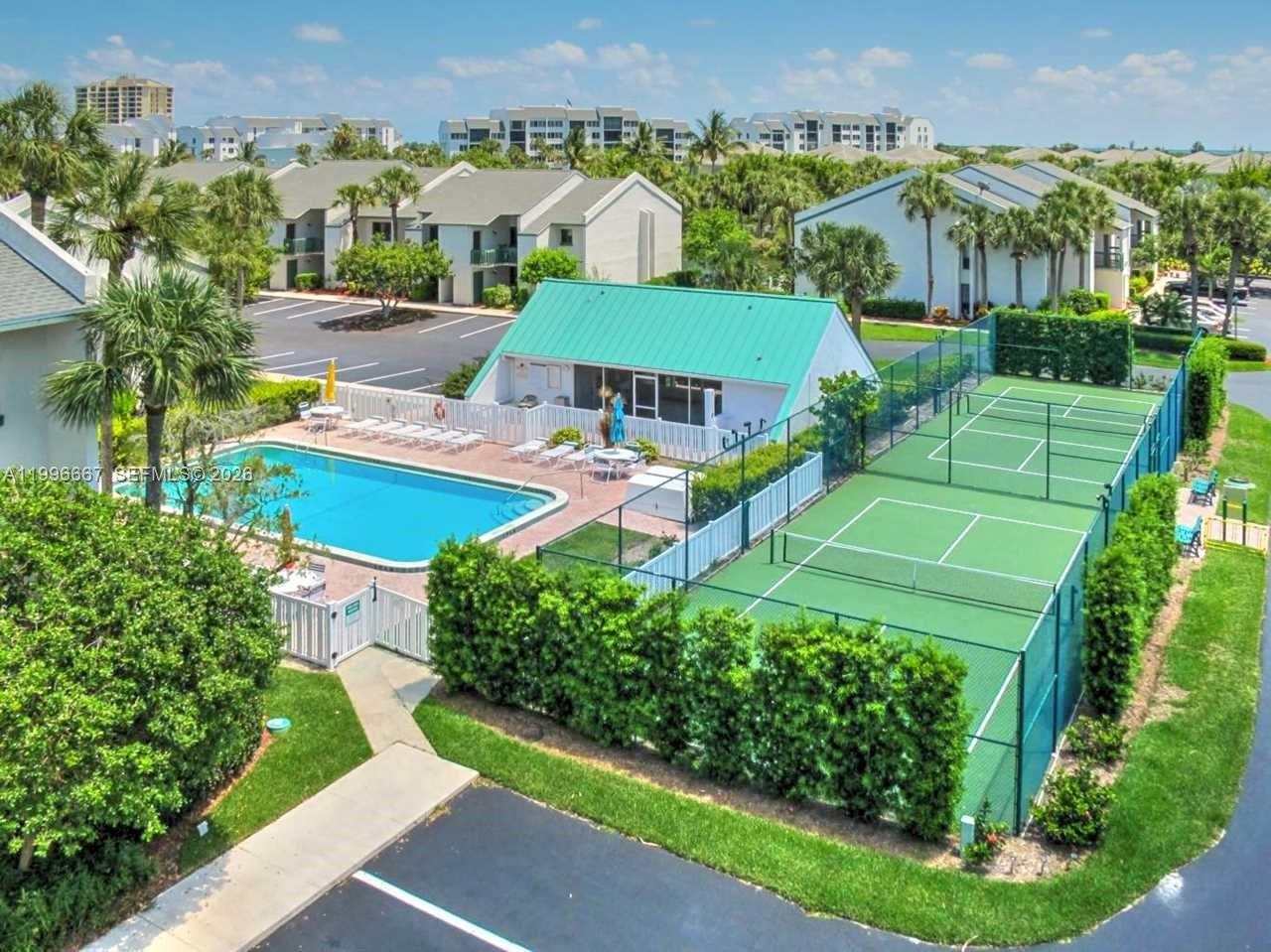 GOLF VILLAS - Residential