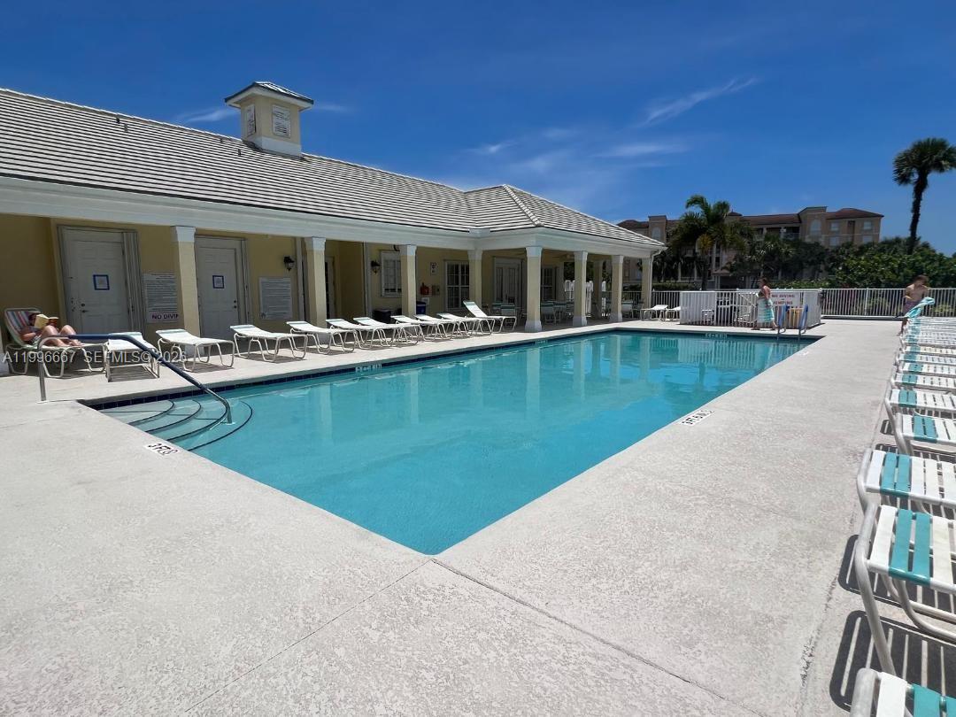 GOLF VILLAS - Residential