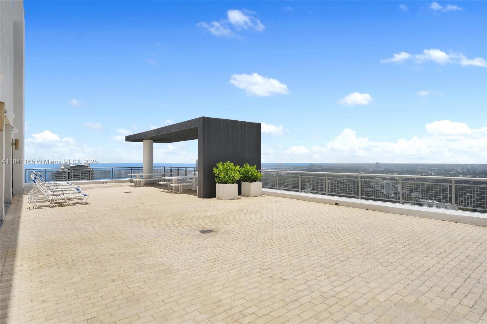 INFINITY AT BRICKELL COND - Residential