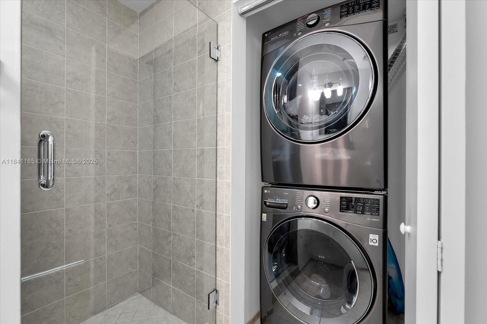 INFINITY AT BRICKELL COND - Residential