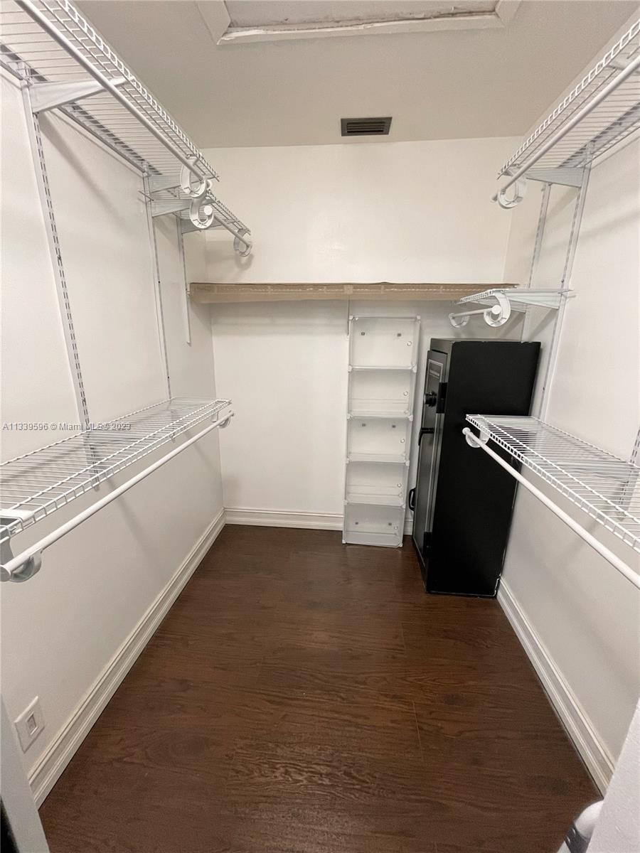 LAKES - Residential Lease