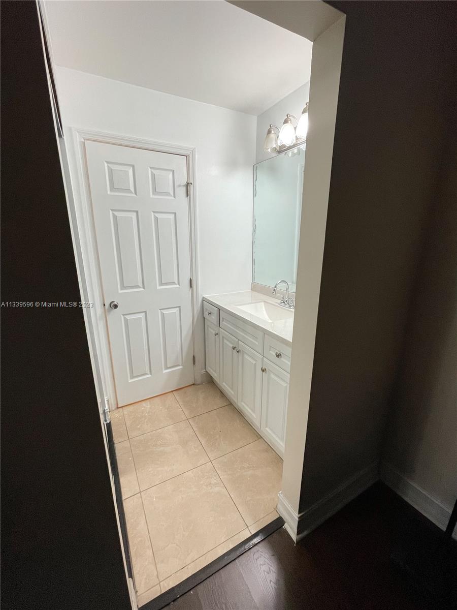 LAKES - Residential Lease