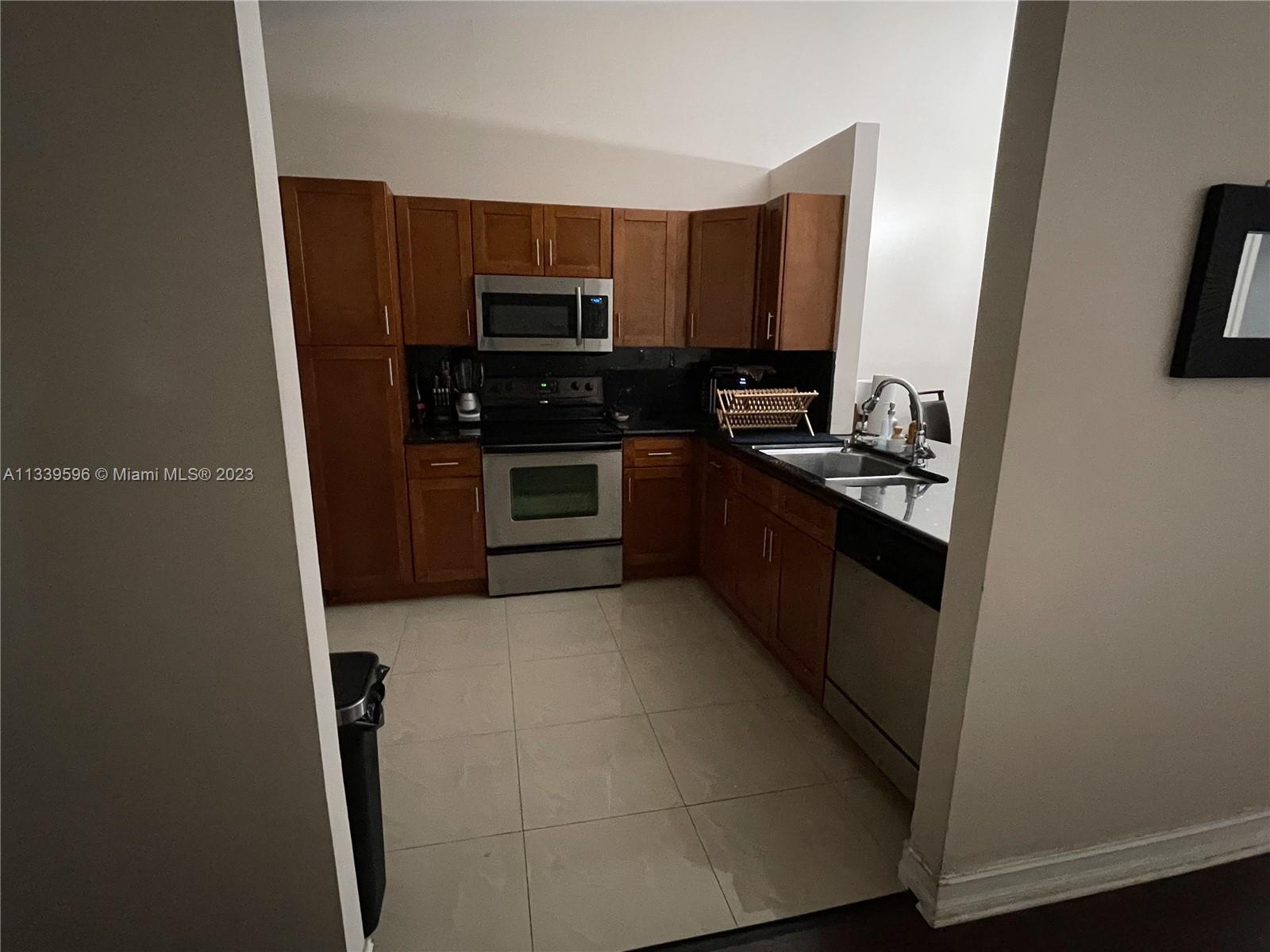 LAKES - Residential Lease