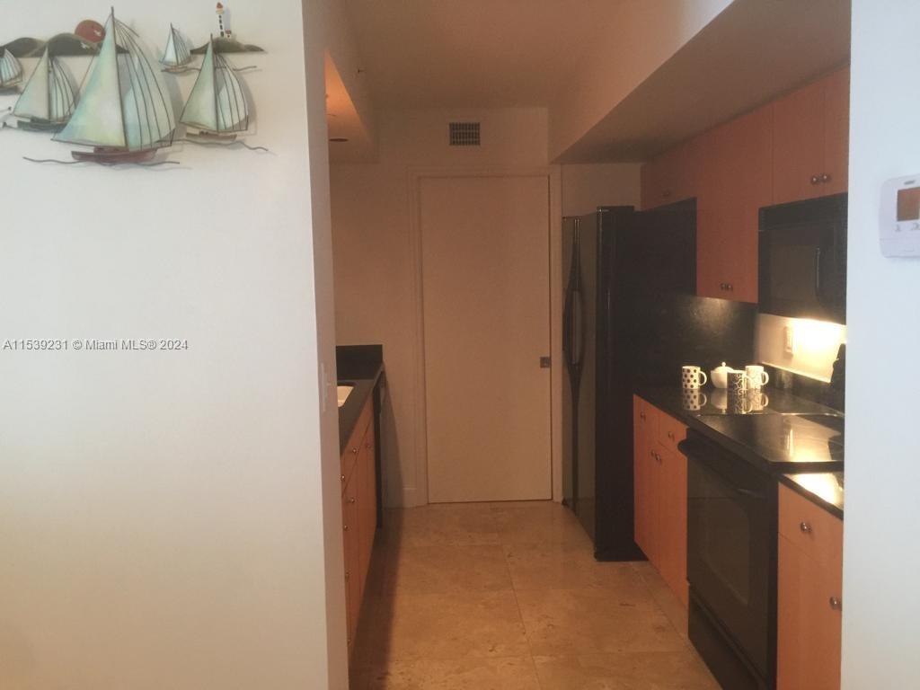 THE COLLINS CONDO - Residential Lease