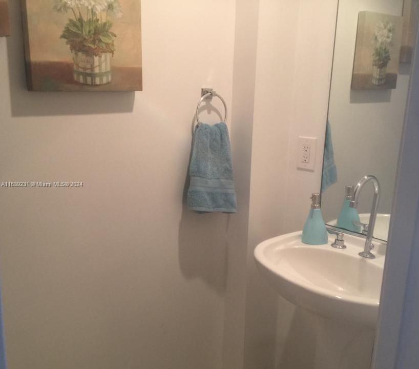 THE COLLINS CONDO - Residential Lease