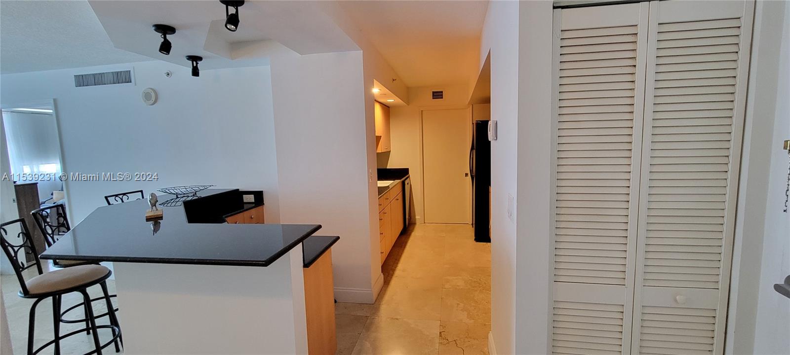 THE COLLINS CONDO - Residential Lease