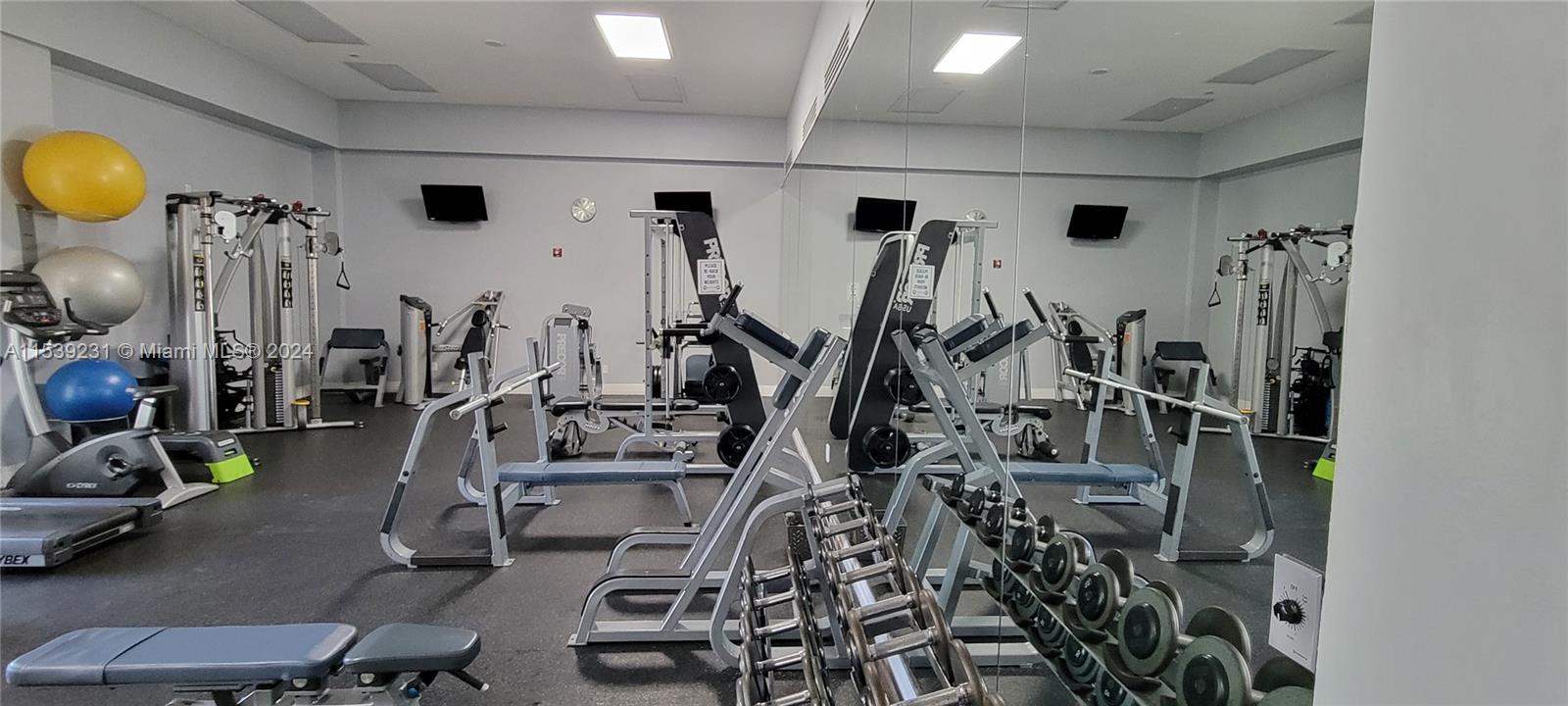 THE COLLINS CONDO - Residential Lease
