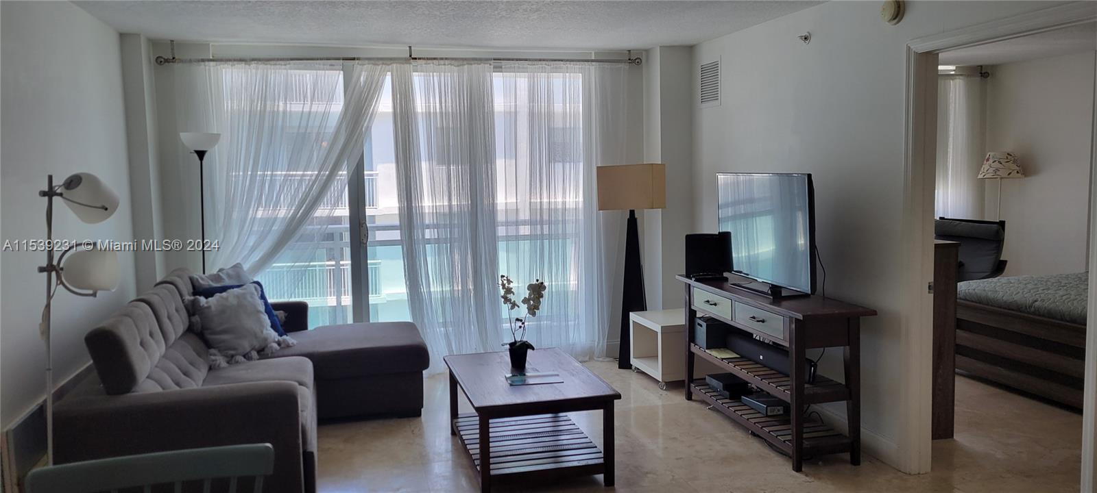 THE COLLINS CONDO - Residential Lease