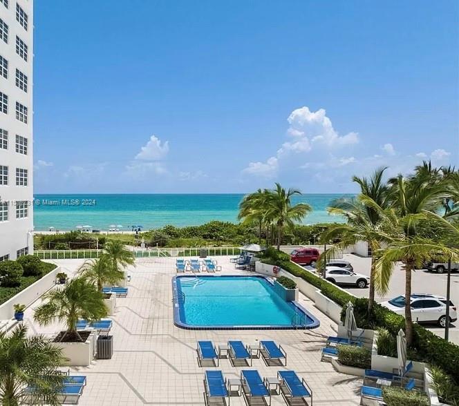 THE COLLINS CONDO - Residential Lease