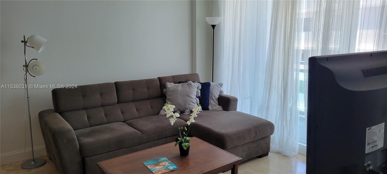 THE COLLINS CONDO - Residential Lease