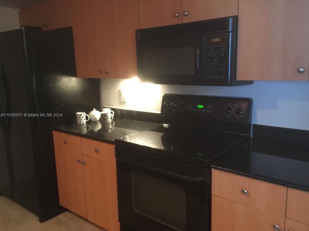 THE COLLINS CONDO - Residential Lease