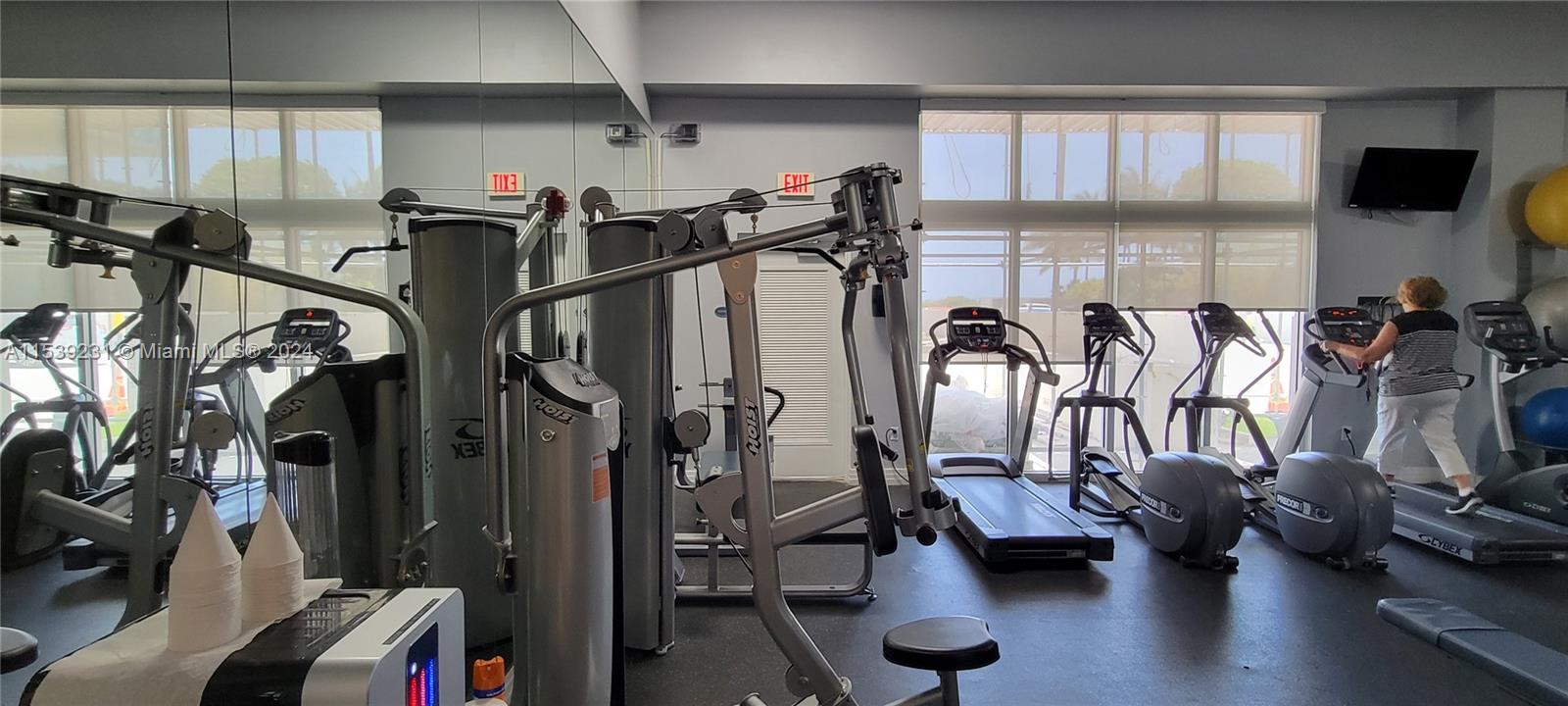 THE COLLINS CONDO - Residential Lease