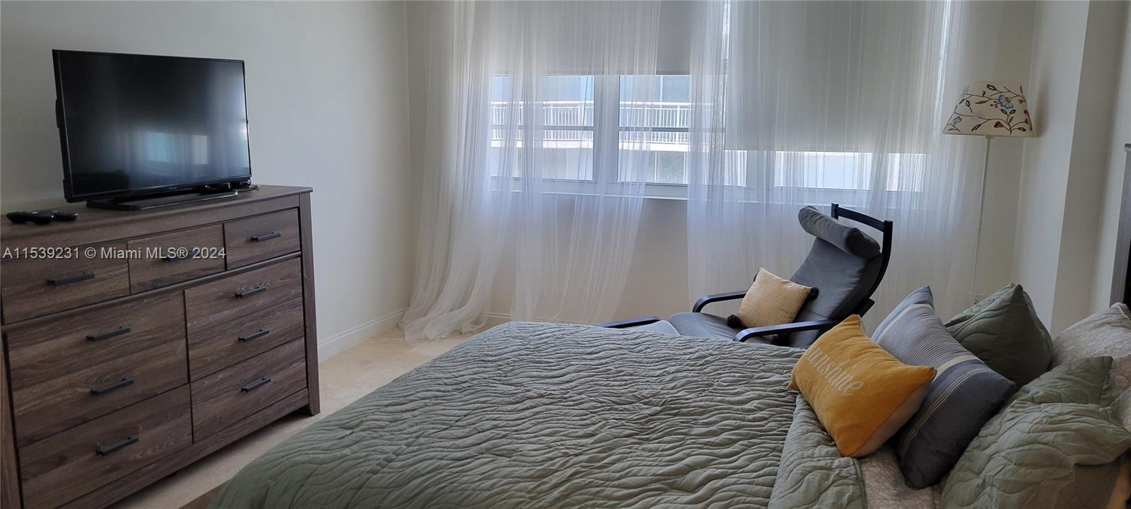 THE COLLINS CONDO - Residential Lease