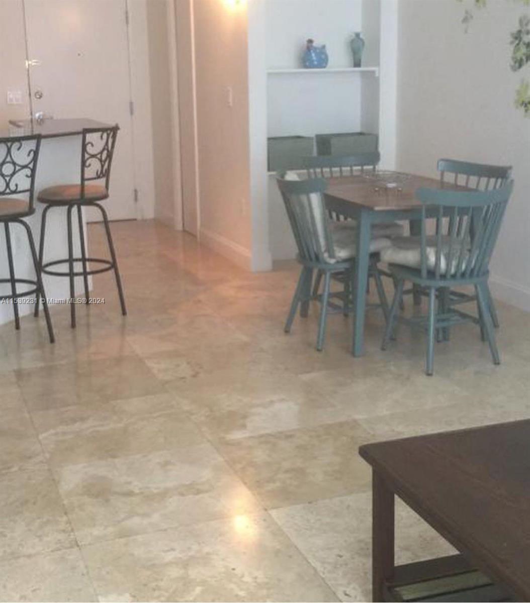 THE COLLINS CONDO - Residential Lease