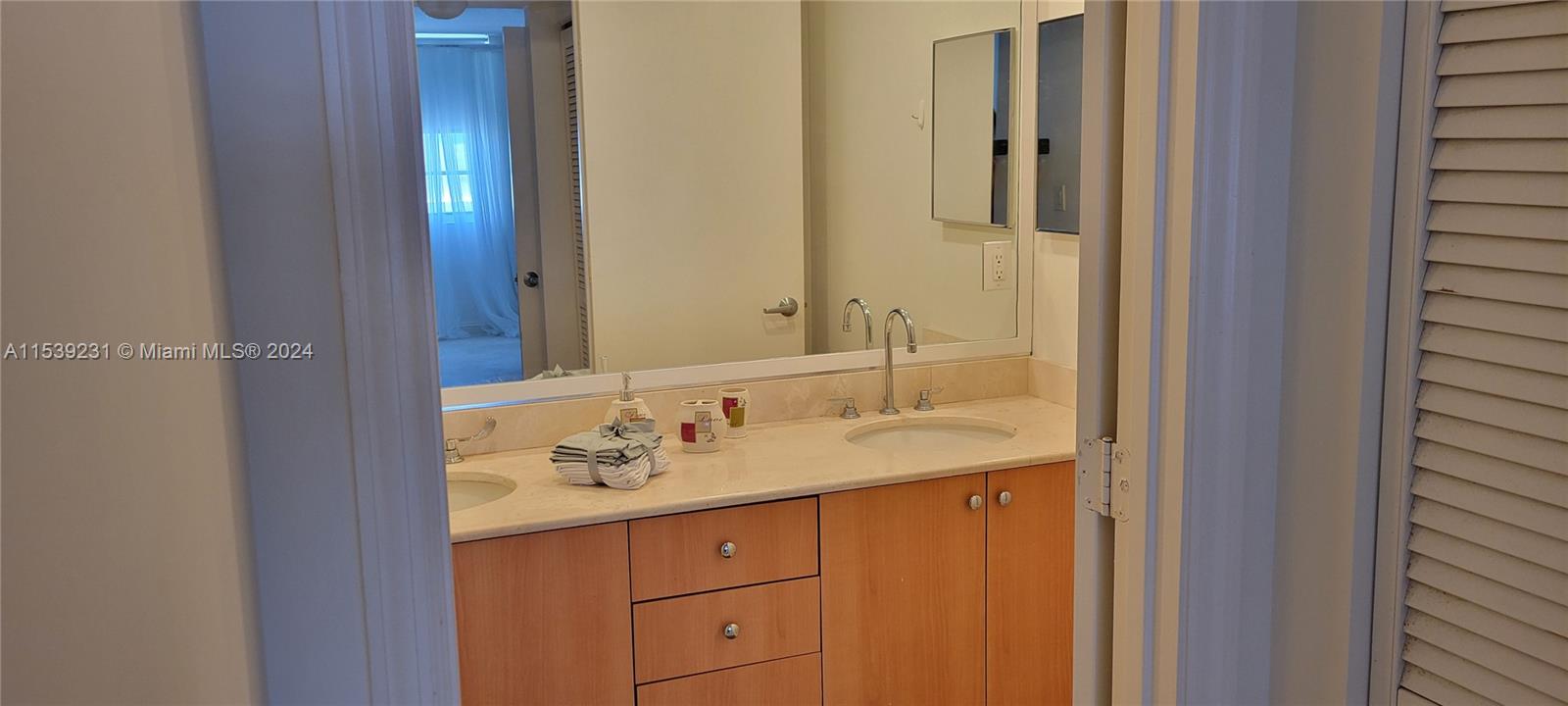 THE COLLINS CONDO - Residential Lease