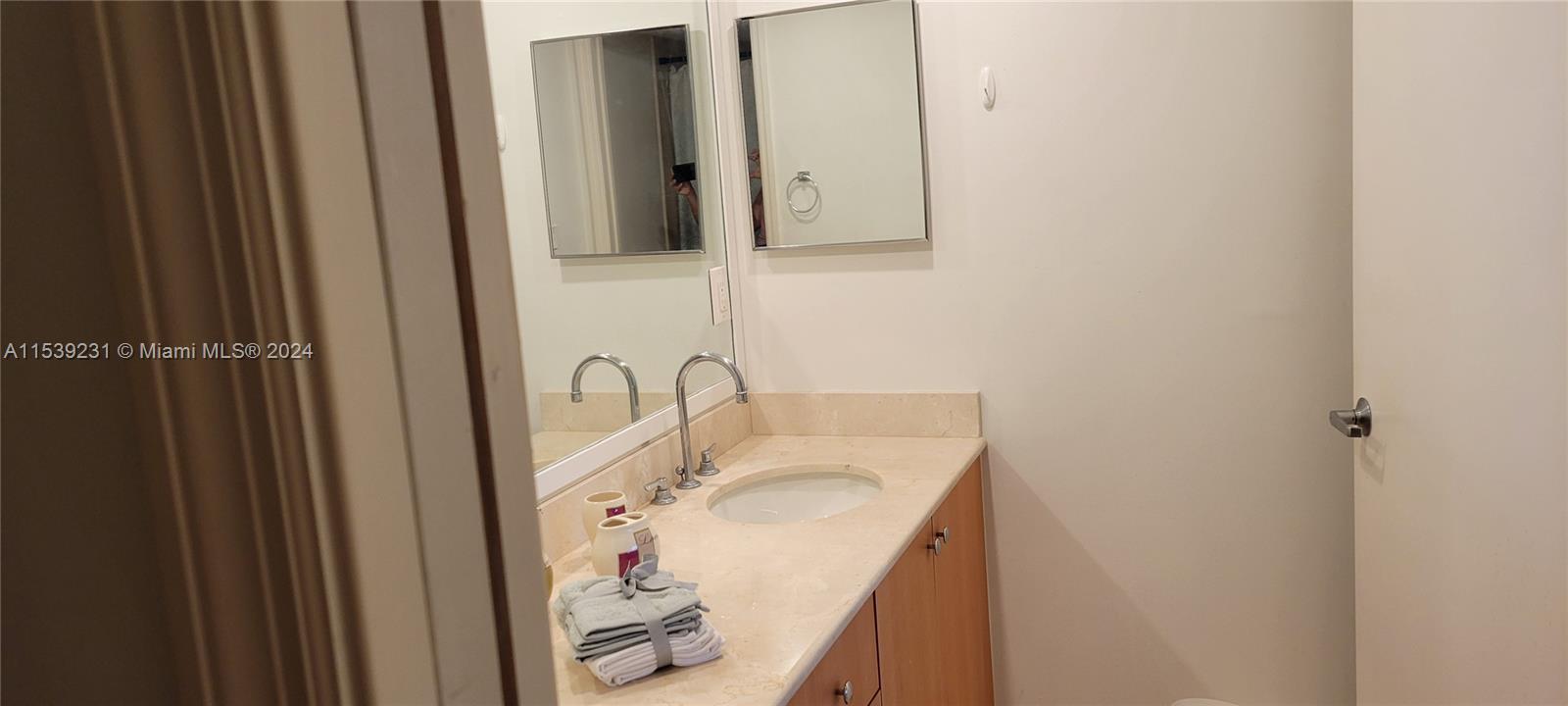 THE COLLINS CONDO - Residential Lease