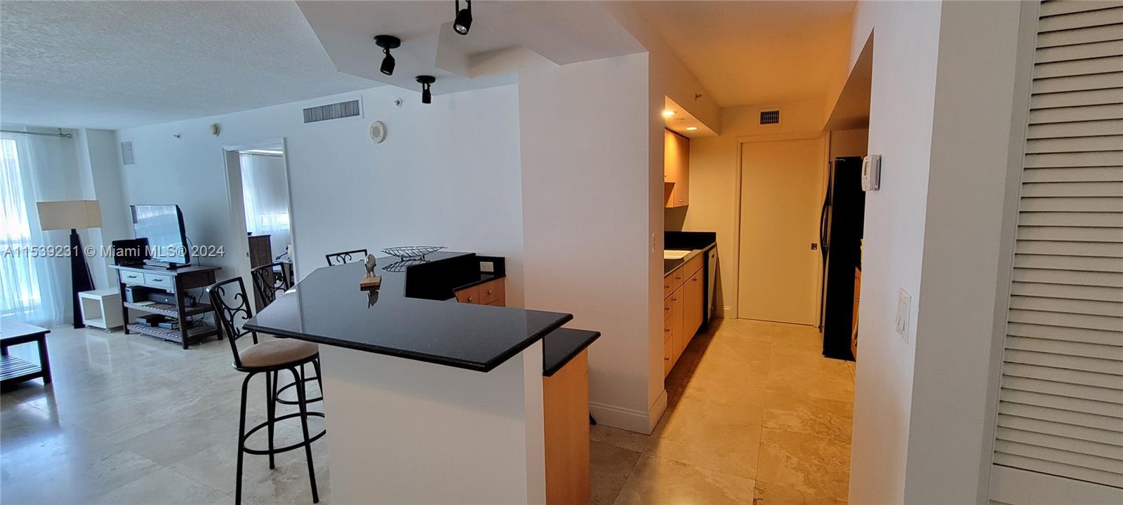 THE COLLINS CONDO - Residential Lease