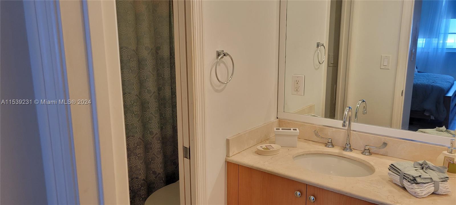 THE COLLINS CONDO - Residential Lease