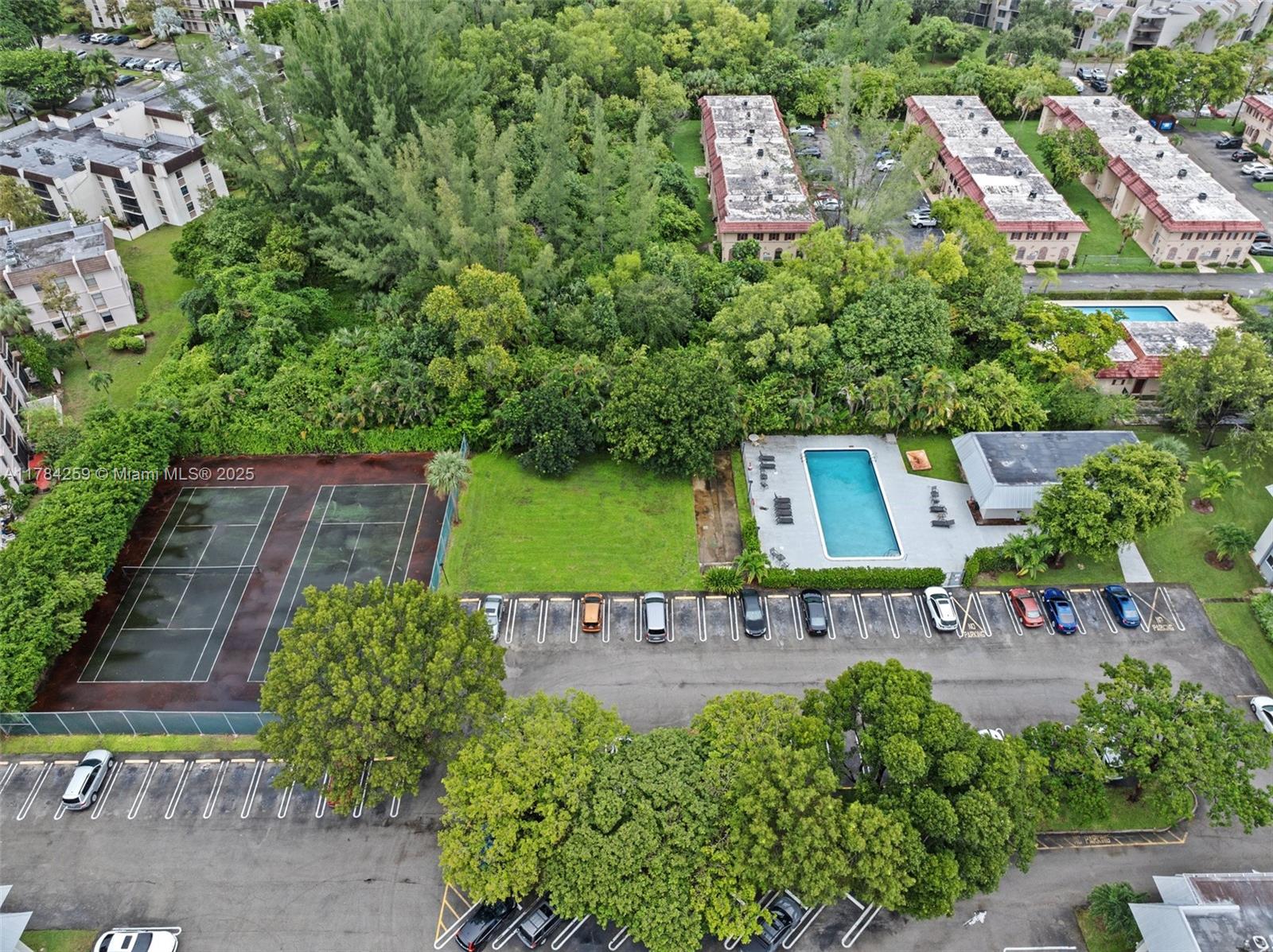 FOXWOOD HOLLOW AT CORAL S - Residential