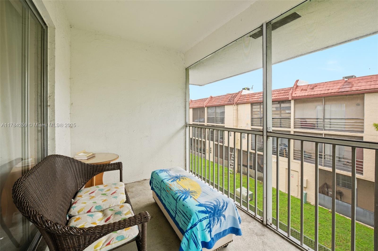 FOXWOOD HOLLOW AT CORAL S - Residential