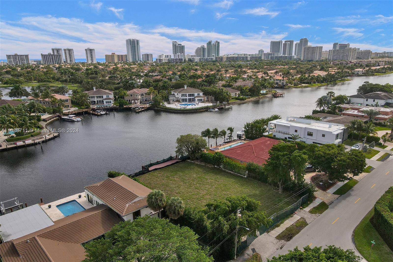 HOLLYWOOD GOLF ESTATES SE - Residential