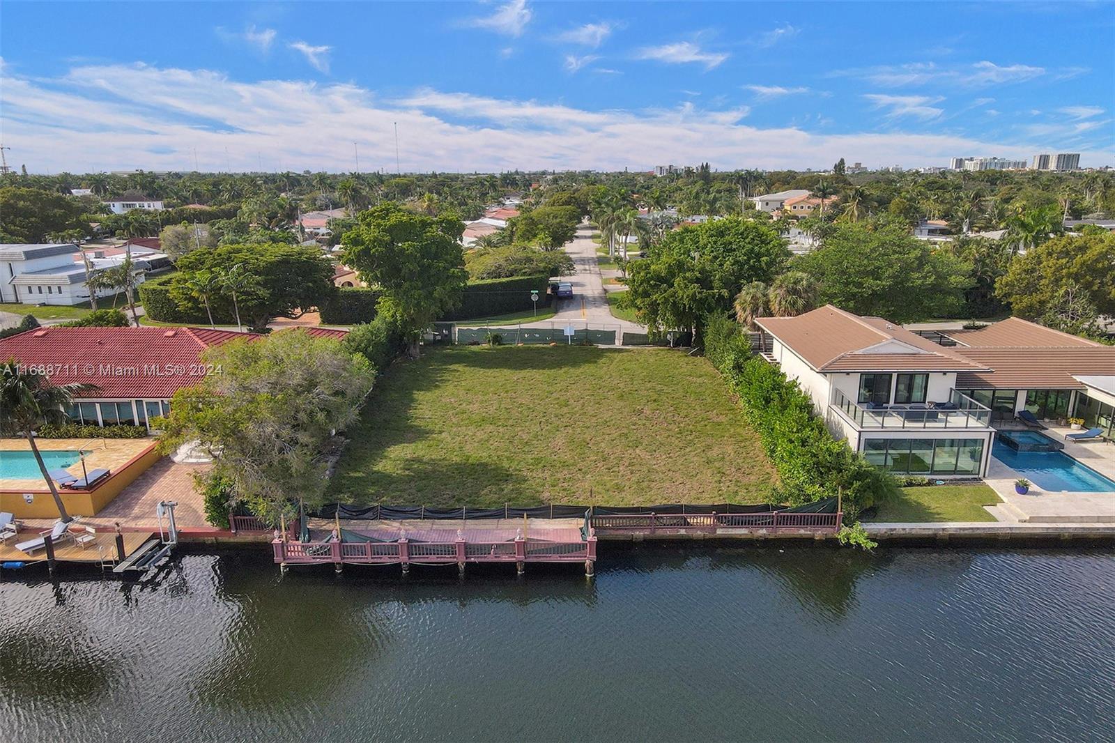 HOLLYWOOD GOLF ESTATES SE - Residential