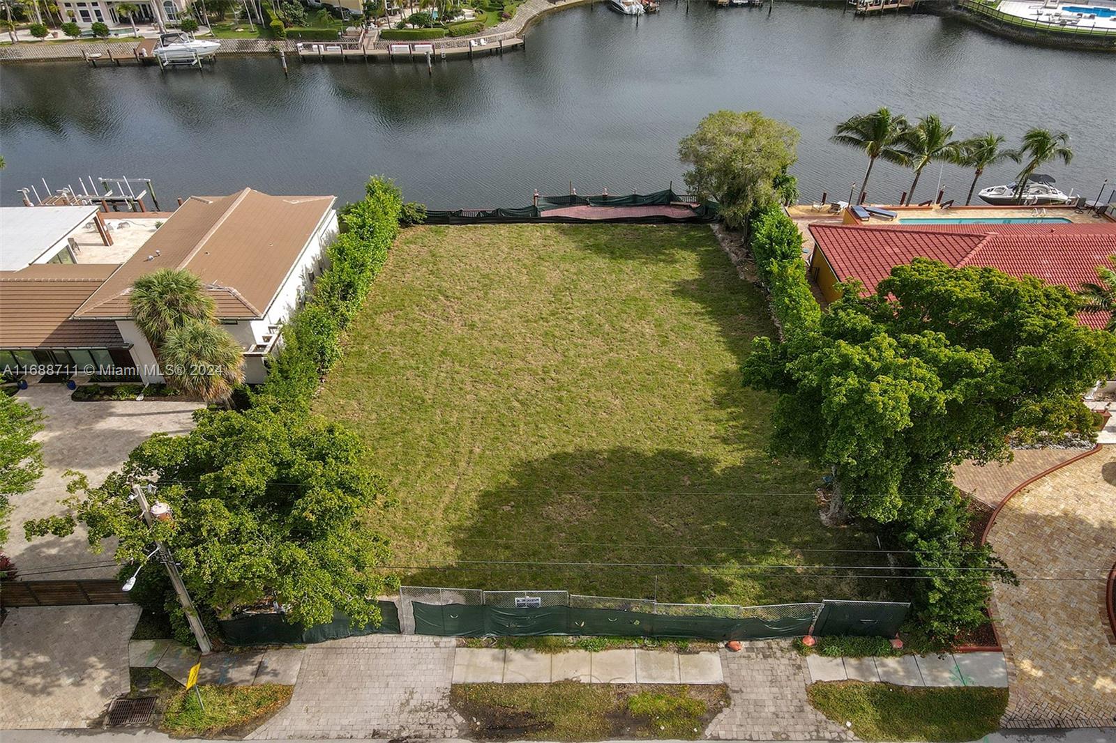 HOLLYWOOD GOLF ESTATES SE - Residential