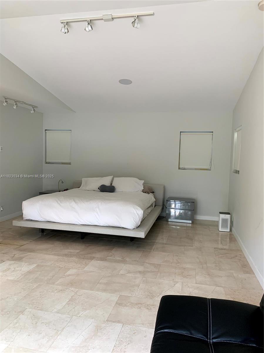 HOLLYWOOD GOLF ESTATES SE - Residential