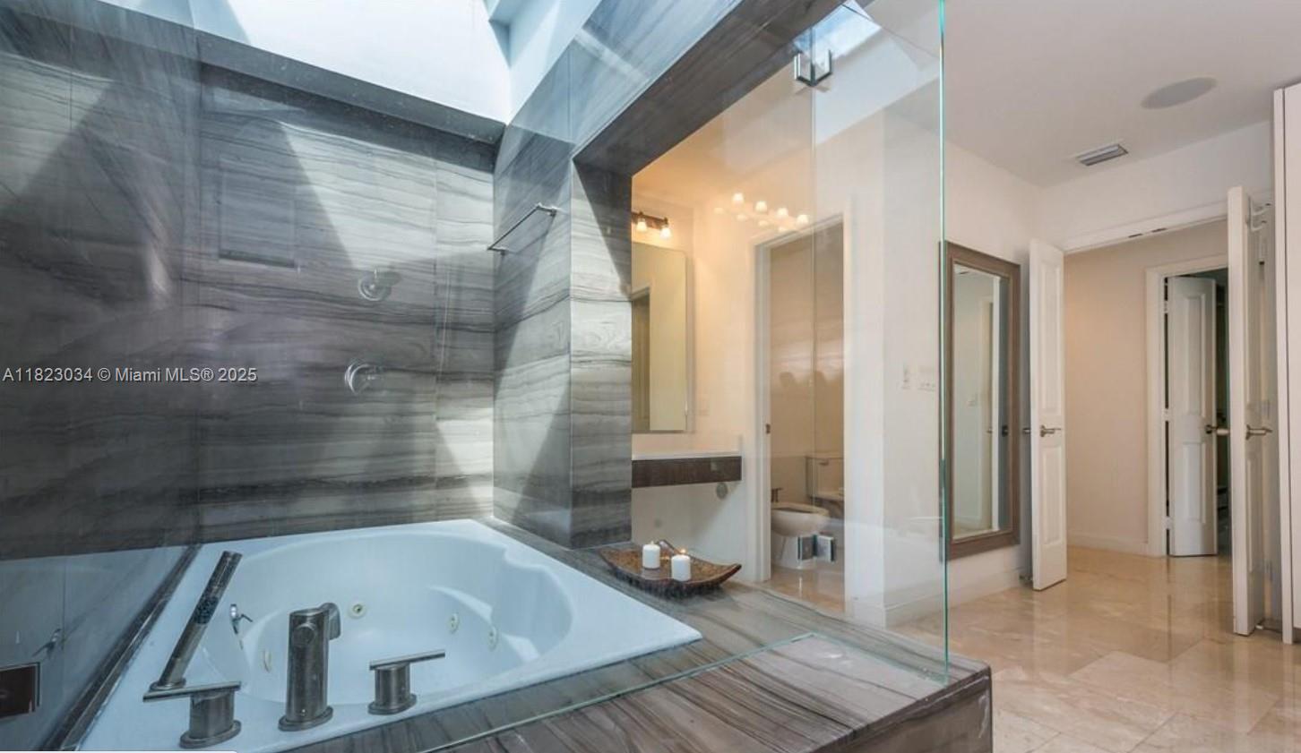 HOLLYWOOD GOLF ESTATES SE - Residential